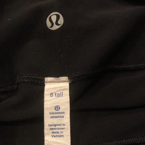 Lululemon Reverse Groove Short 8 Tall - Picture 5 of 5